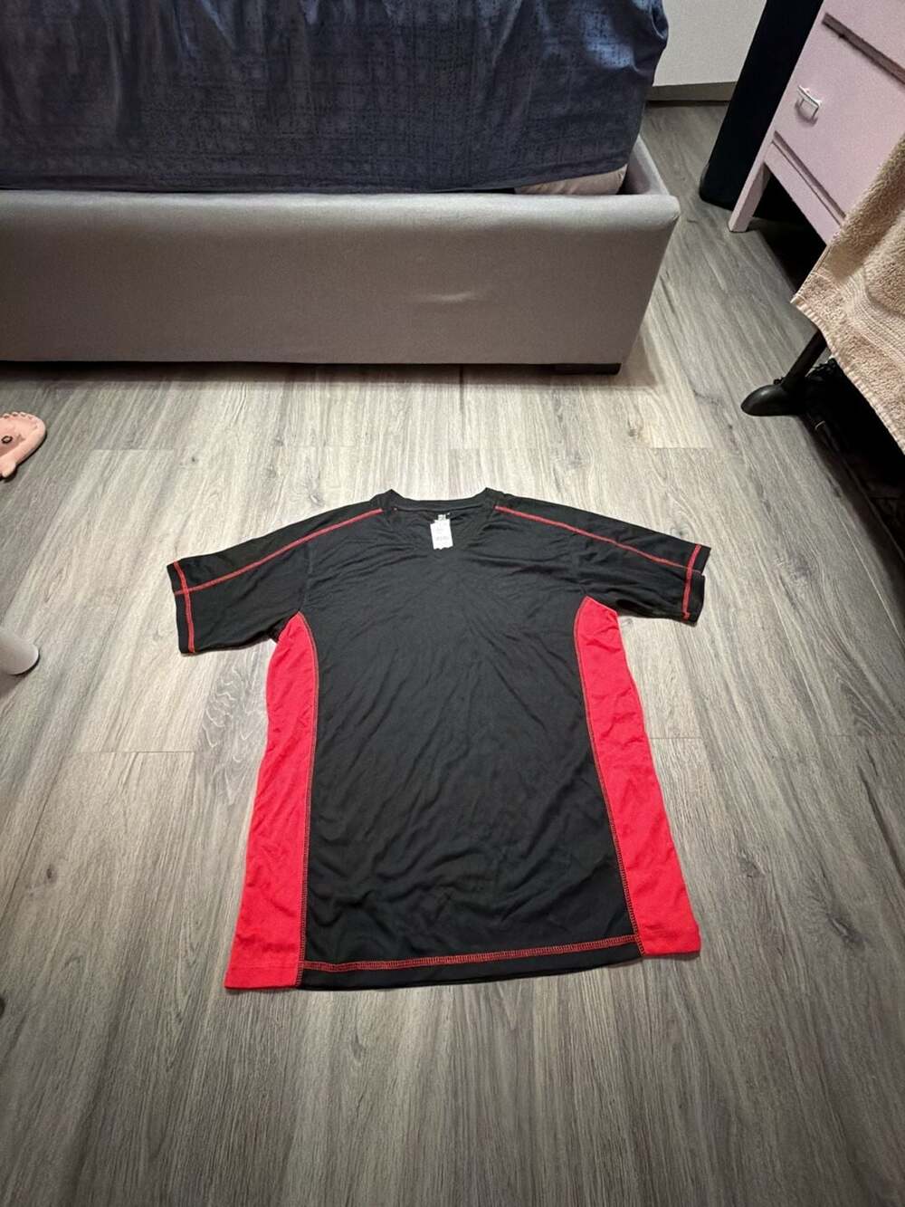 Azur Active V-Neck T-Shirt Size L Black Red ( check measure)